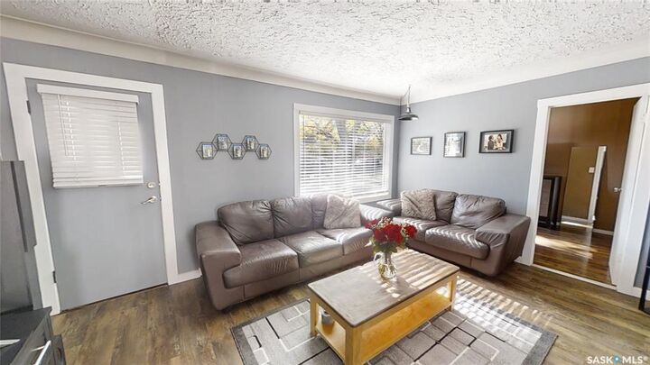 Property Photo:  225 Elm Street E  SK S7J 0G8 