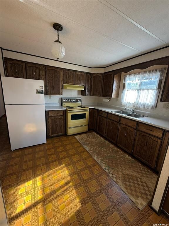 Property Photo: 8 Highland Avenue SK S0M 0C4