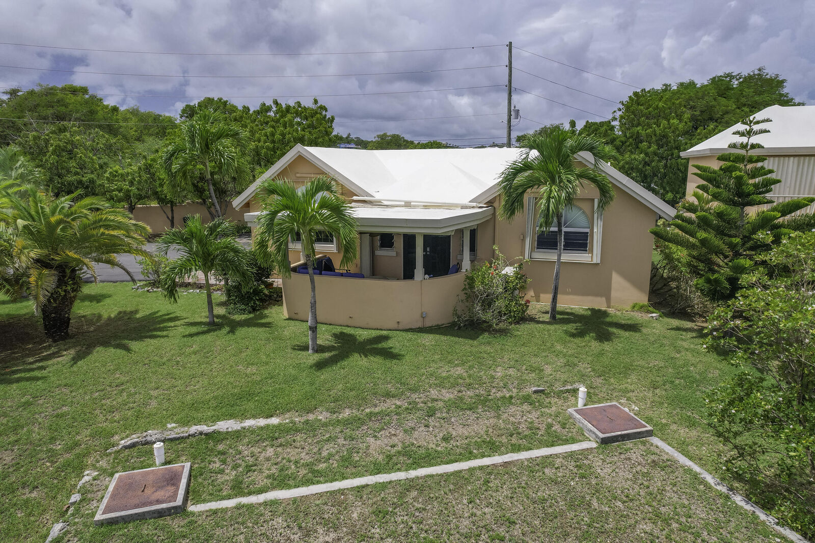 Property Photo: 13 Southgate Farm Ea VI 00820