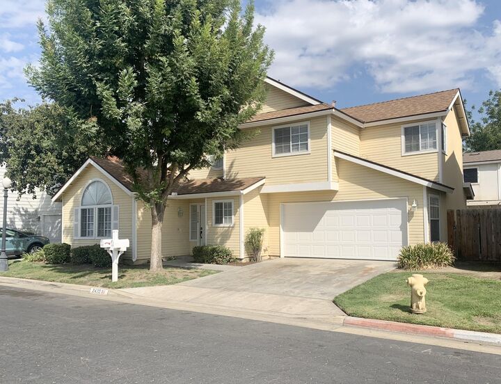 Property Photo:  2420 N Michael Street  CA 93292 