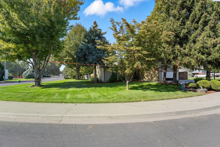 Property Photo: 2307 Franz Ct WA 99352