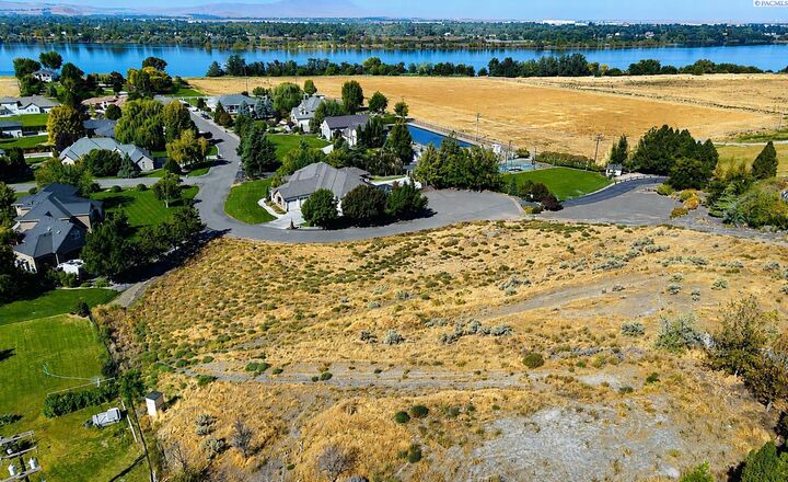 Property Photo: 12050 Hillcrest Dr WA 99301