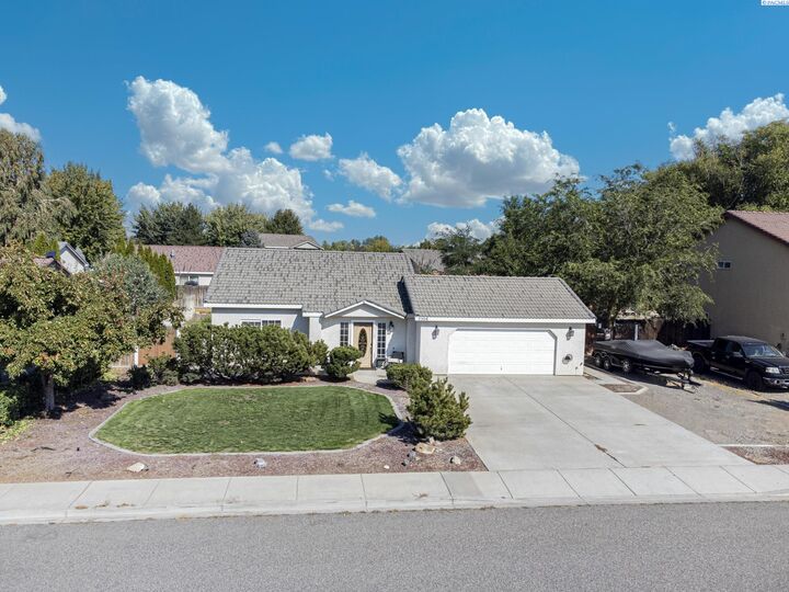 Property Photo:  5506 Aspen Drive  WA 99353 