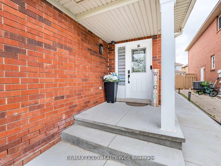 Property Photo:  7 Dunlop Court Upper  ON L6X 4Z8 