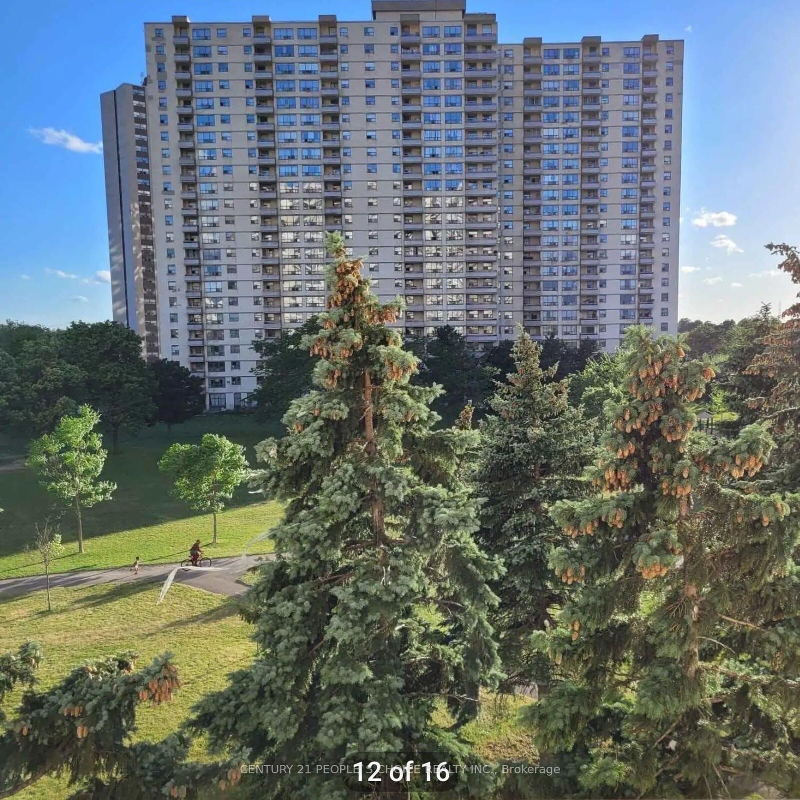 Photo de la propriété:  340 Dixon Road 408  ON M9R 1T1 