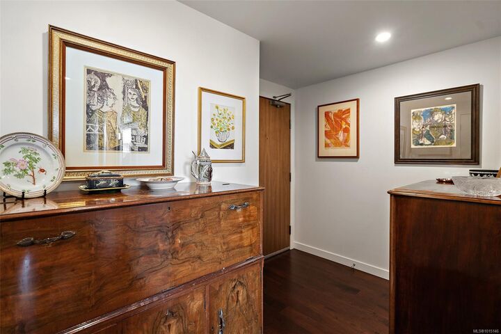 Property Photo: 608 Broughton St 504 BC V8W 1C7