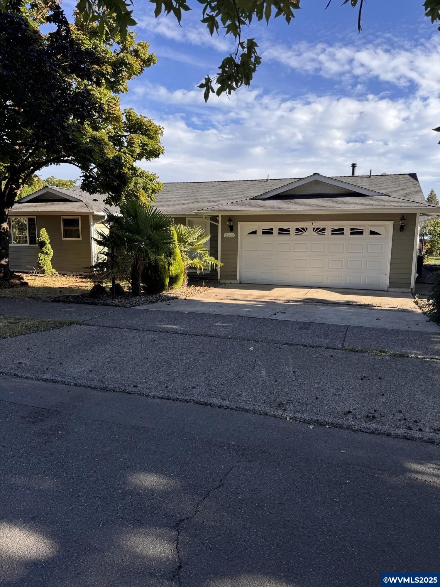 Property Photo: 2286 Greentree Dr NE OR 97305