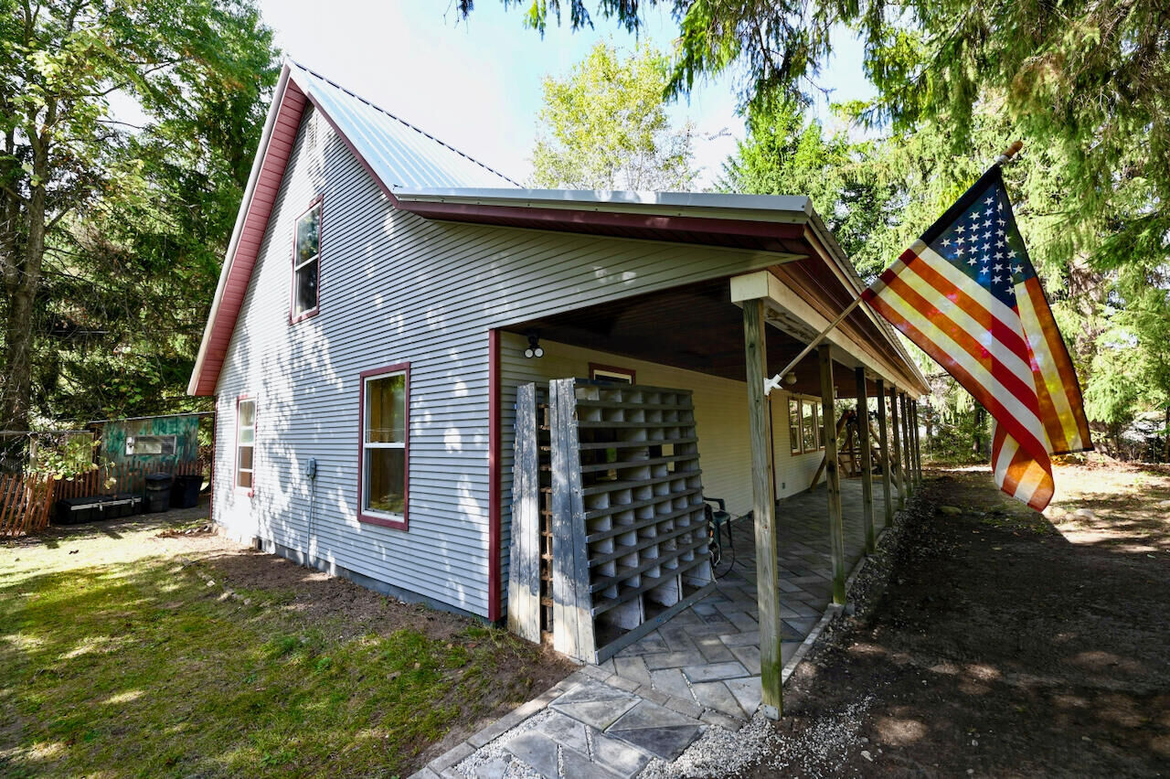 Property Photo:  10396 S Maple Valley Road  MI 48624 