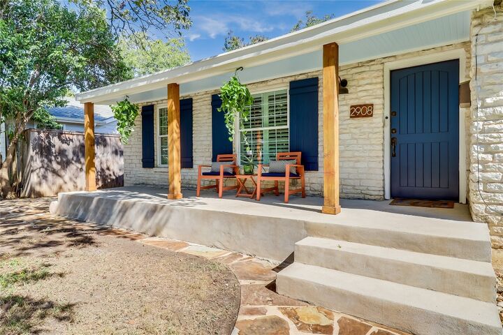 Property Photo: 2908 Perry Lane TX 78731