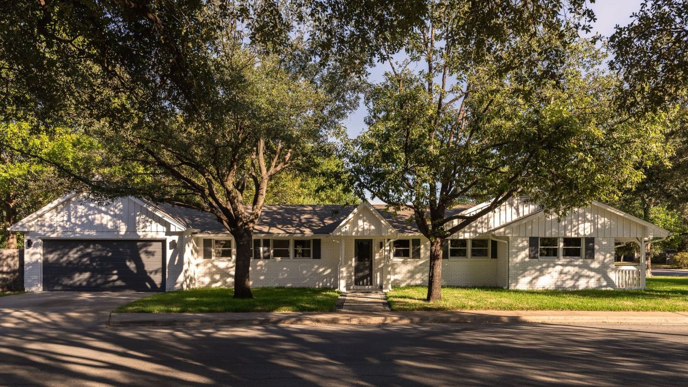 Property Photo: 2710 Greenlawn Parkway TX 78757