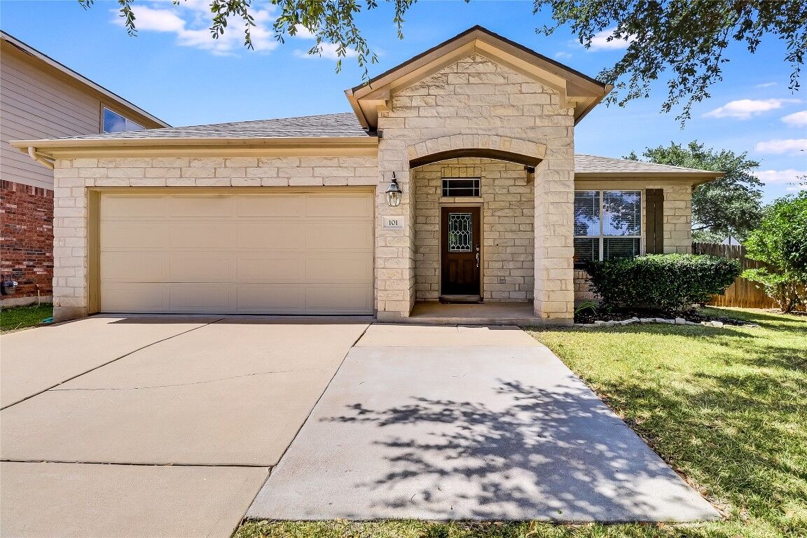 Property Photo: 101 Saddle Ridge Drive TX 78613