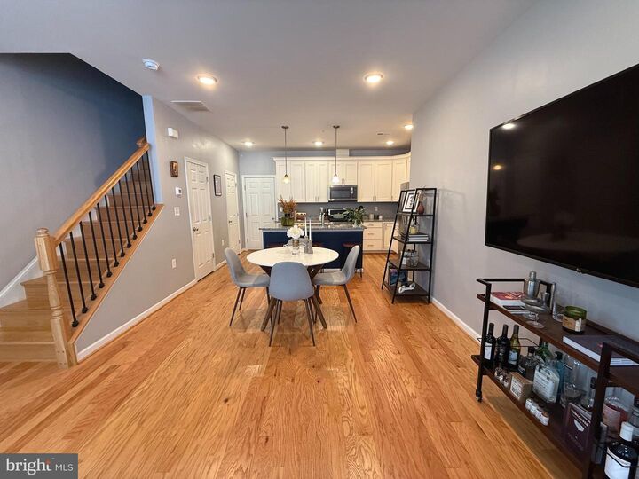 Property Photo:  102 S Pickett Street 101  VA 22304 