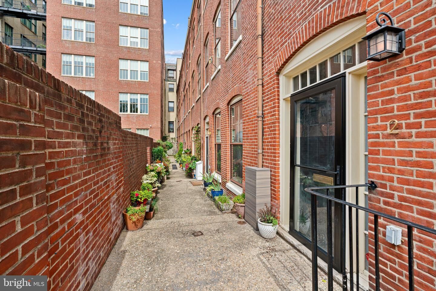 Property Photo:  2 Willings Alley Mews  PA 19106 
