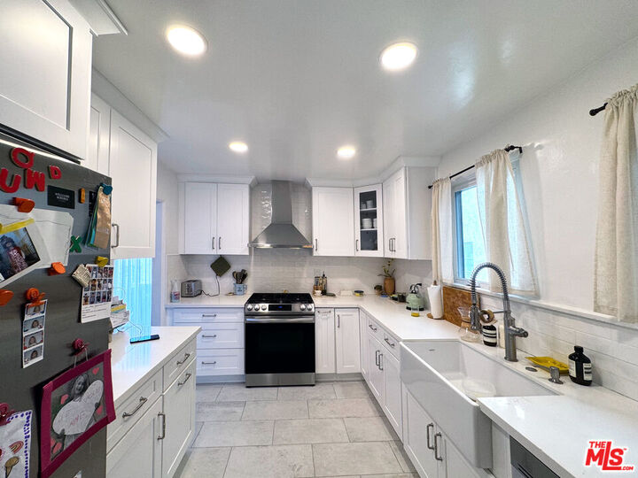 Property Photo:  3306 Waverly Dr  CA 90027 