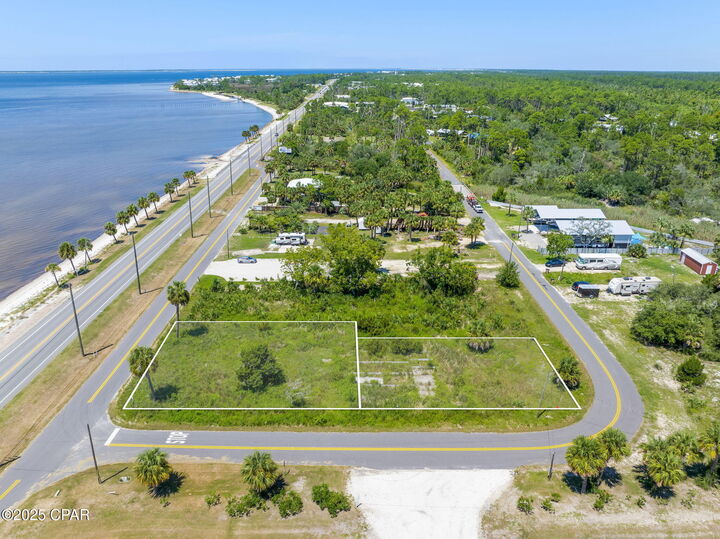 Property Photo: 2411 Victoria Avenue FL 32456