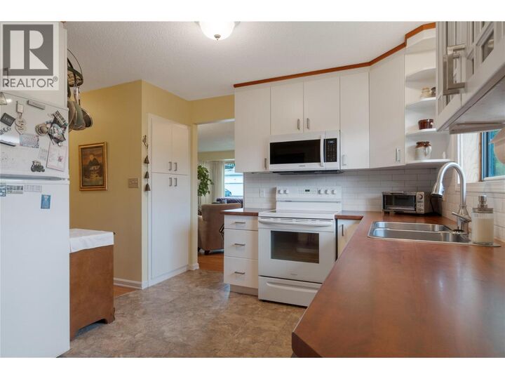 Property Photo: 131 15 Street Northeast BC V1E 1N5