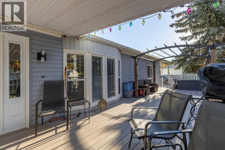 Property Photo:  3004 29 Street South  AB T1K 6S7 
