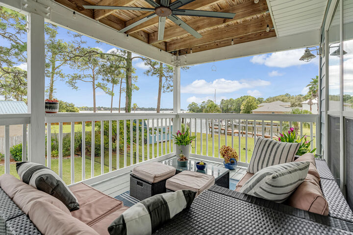 Property Photo:  1725 Union Avenue  FL 32578 