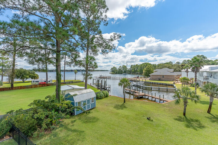 Property Photo: 1725 Union Avenue FL 32578