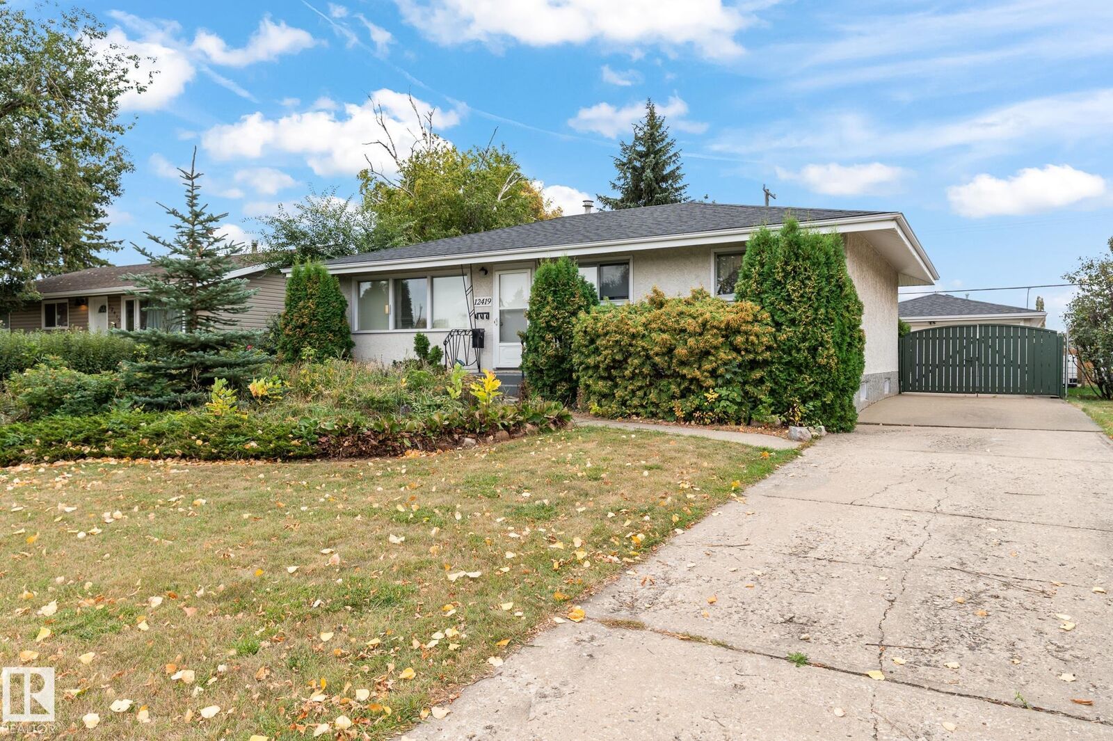 Property Photo:  12419 135A Avenue NW  AB T5L 3Z4 