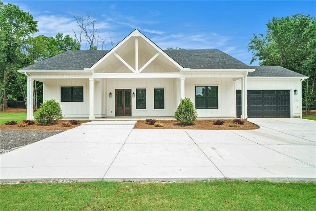 Property Photo: 4824 SE Highway 20 GA 30013