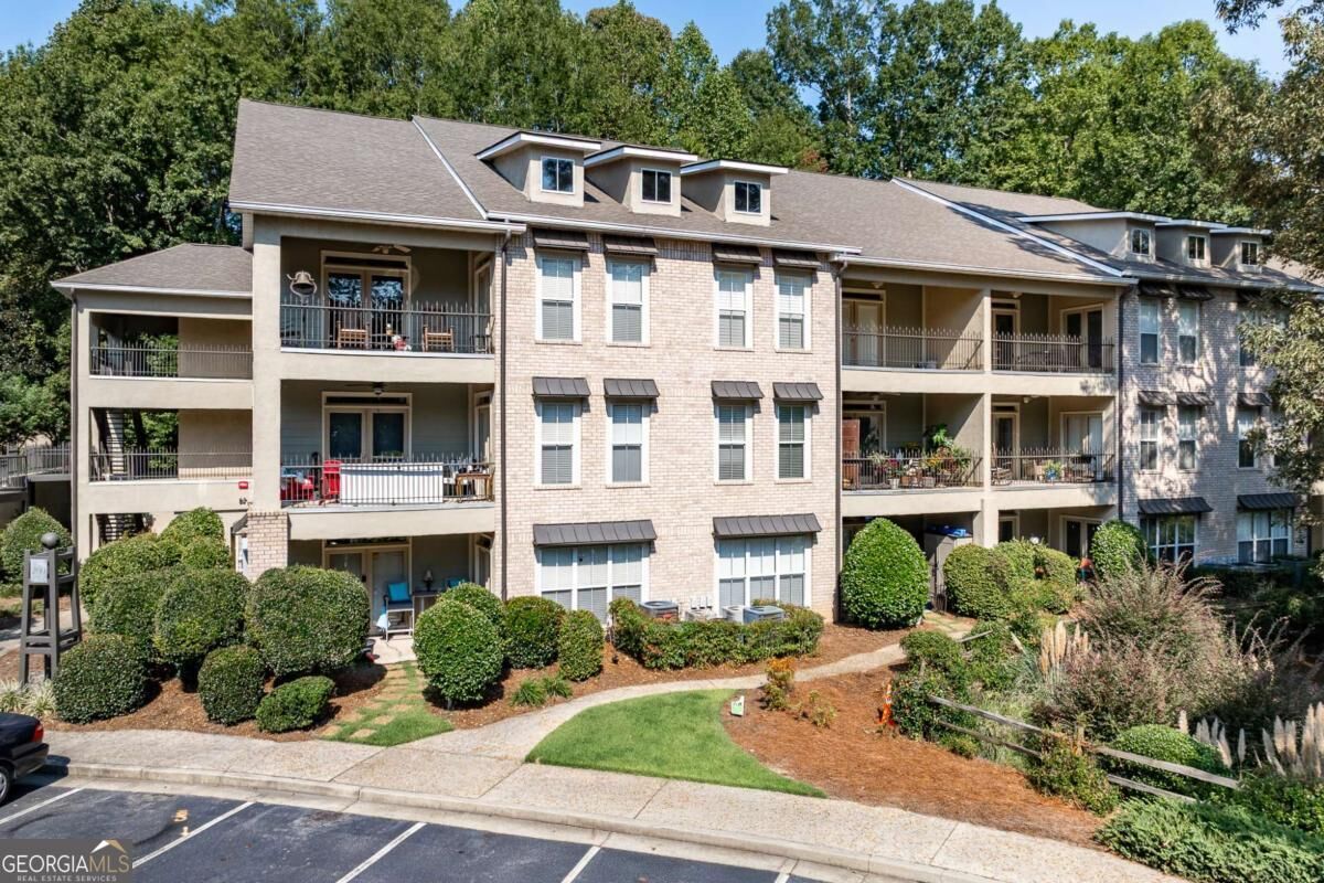 Property Photo:  125 Wood Lake Drive 207  GA 30606 