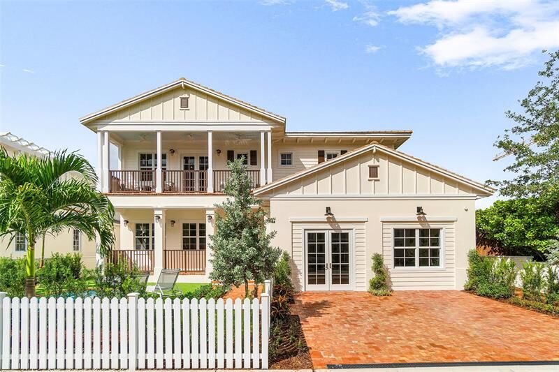 Property Photo: 136 SE 1st Ave FL 33444