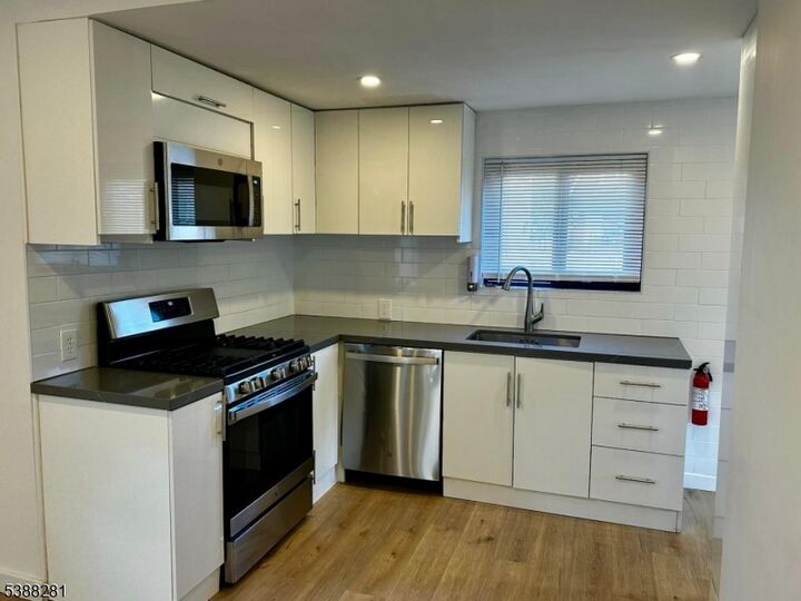 Property Photo:  9 Fraser St 2  NJ 08863 