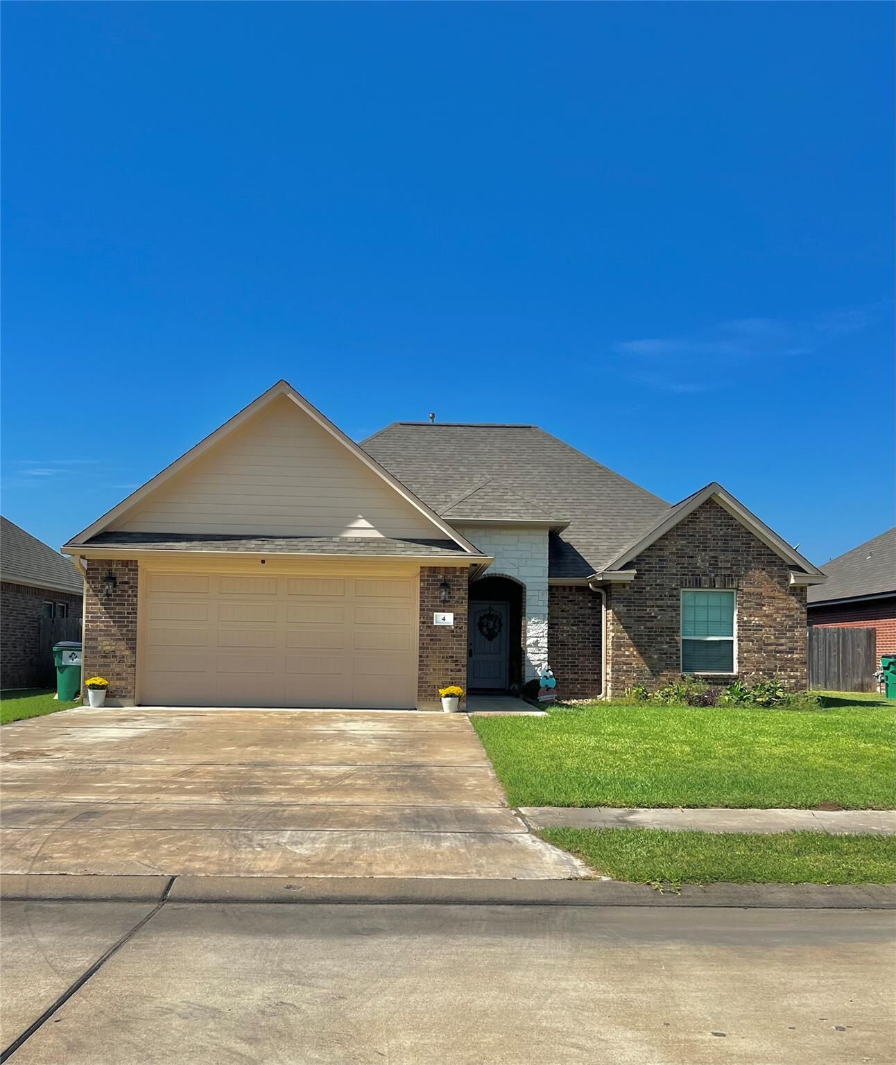 Property Photo:  4 Rose Court  TX 77515 