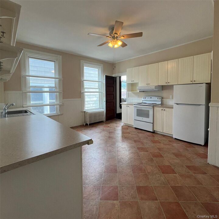 Property Photo:  32 Parkway 2B  NY 10536 