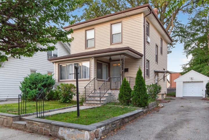 21 Crotty Avenue  Yonkers NY 10704 photo