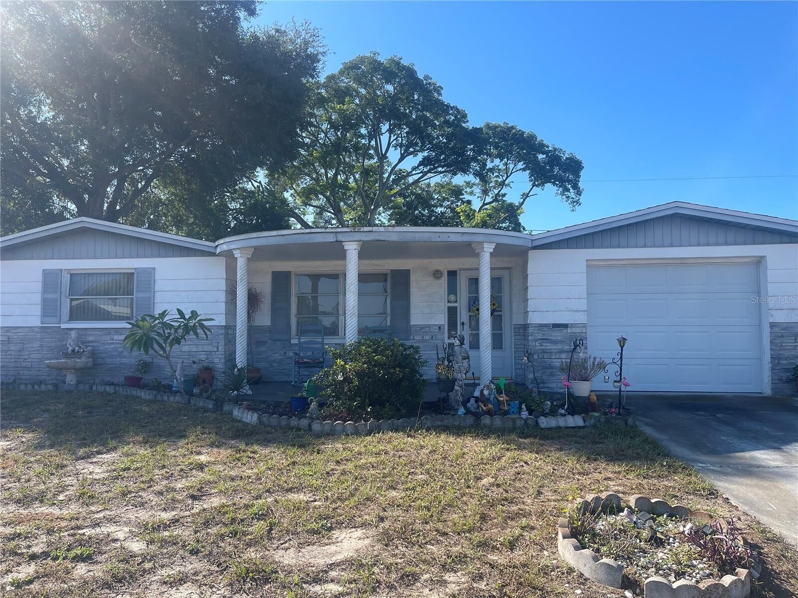 Property Photo:  4914 Panorama Avenue  FL 34690 