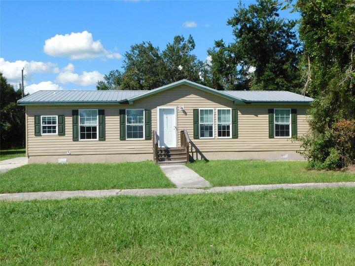 Property Photo: 200 Columbia Street FL 34266