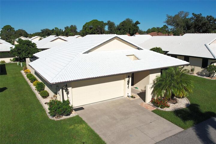 Property Photo: 126 Sandstone Circle FL 34293