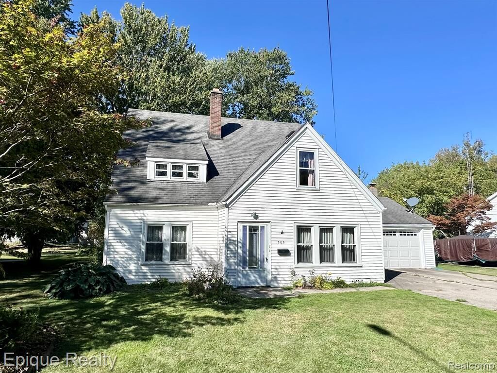 Property Photo: 305 N Kennefic Street MI 48097 2938
