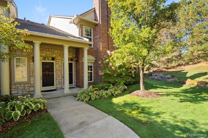 Property Photo:  3522 Oakmonte Boulevard 115  MI 48306 4790 