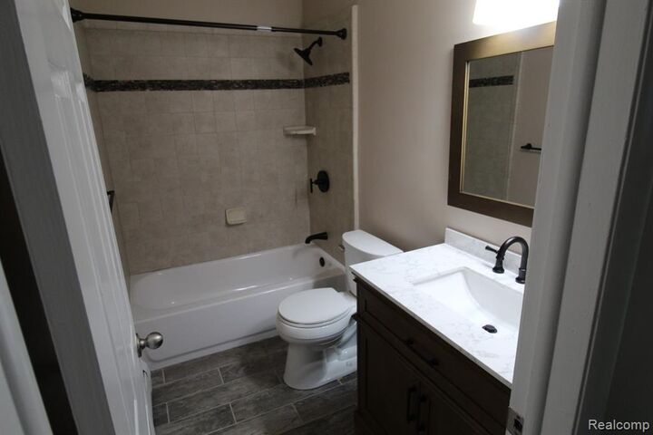 Property Photo:  417 Parkdale Avenue 13  MI 48307 1631