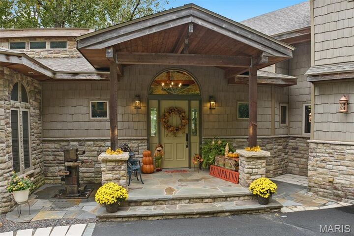 Property Photo:  1003 Berry Lane  IL 62025 