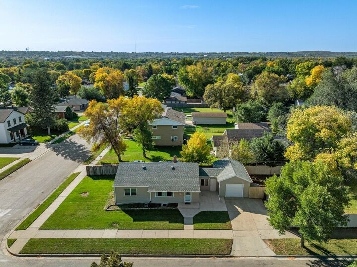 Property Photo: 2201 7th Ave NW ND 58703