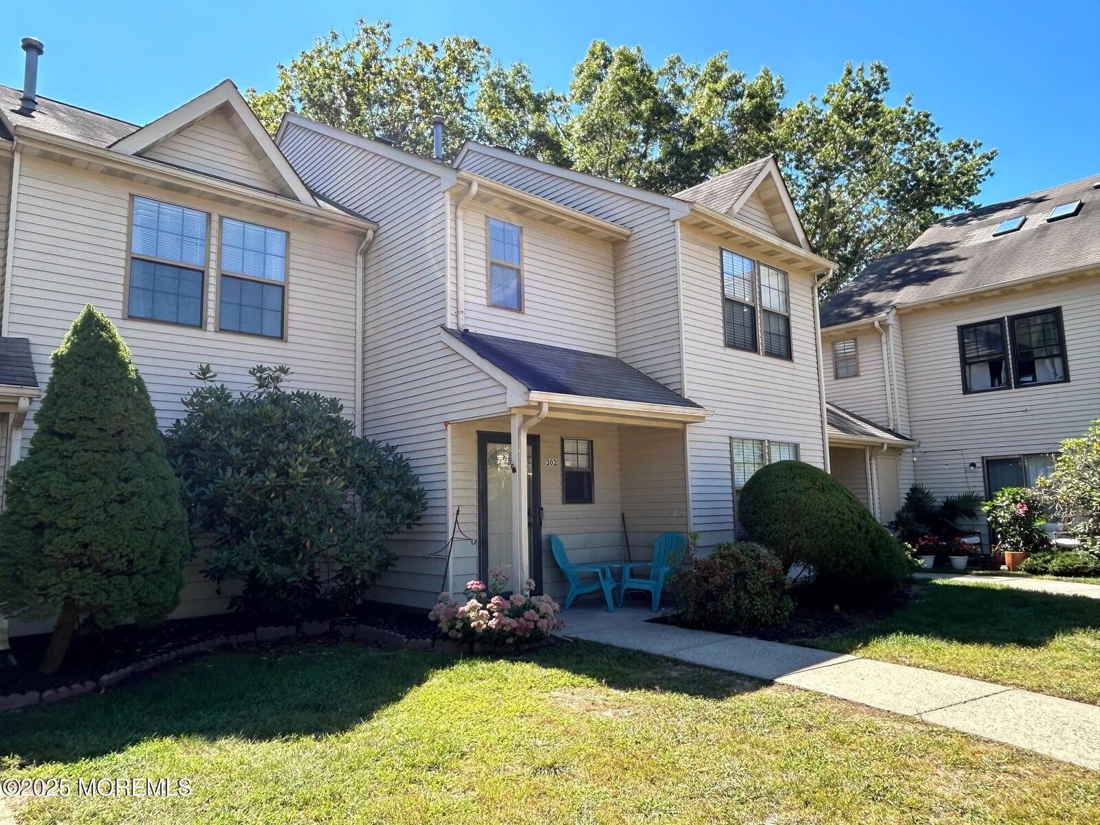 Property Photo:  302 Daisy Court  NJ 08527 