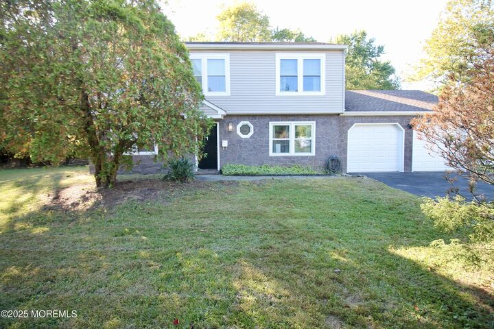 Property Photo:  1 Kings Mountain Road  NJ 07728 