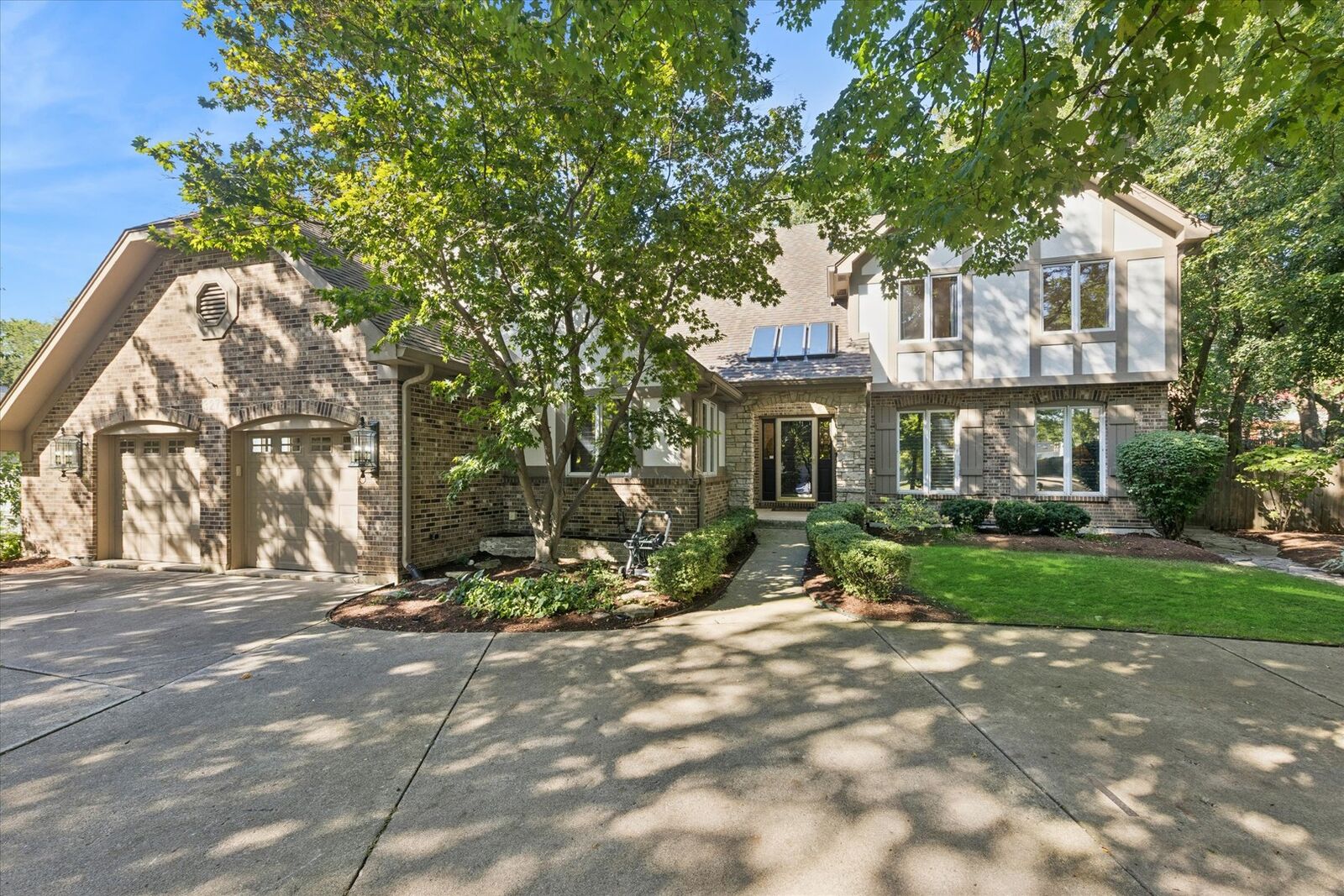 Property Photo:  327 Bonnie Brae Road  IL 60521 
