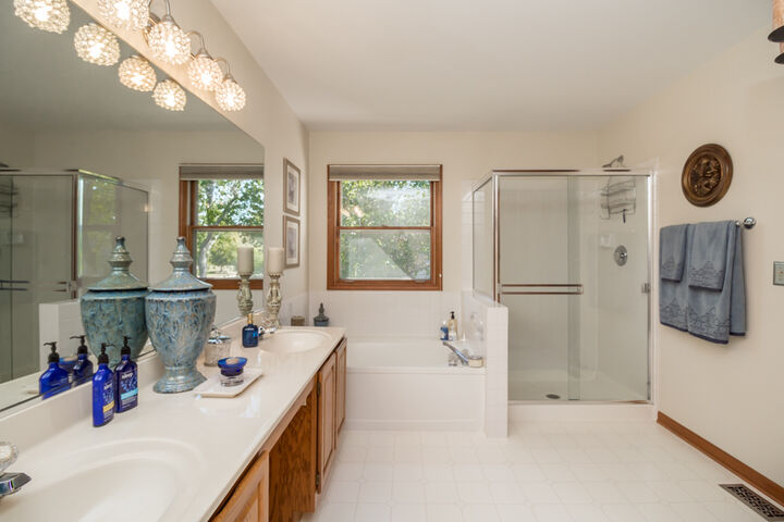 Property Photo: 1582 Dogwood Drive IL 60014