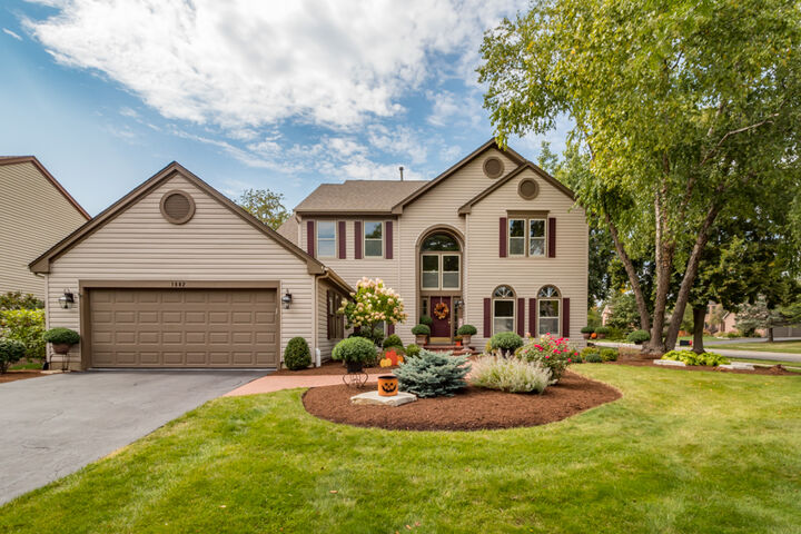 Property Photo: 1582 Dogwood Drive IL 60014
