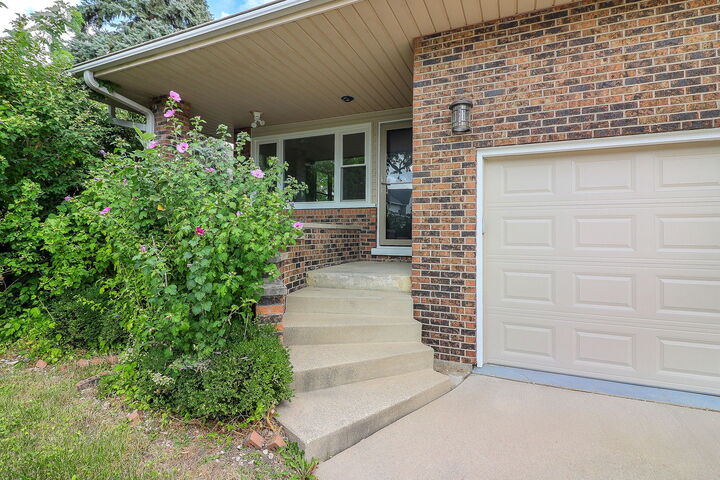 Property Photo:  4009 Forest Avenue  IL 60513 