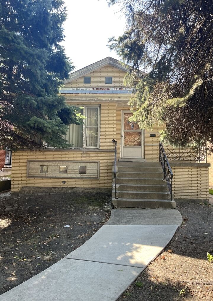 Property Photo:  3907 W Marquette Road  IL 60629 
