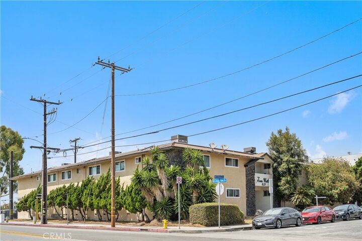 Property Photo:  823 Java Avenue 11  CA 90301 