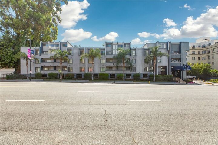 Property Photo: 1940 N Highland Avenue 3 CA 90068