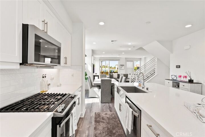 Property Photo:  697 W 17th  CA 92627 