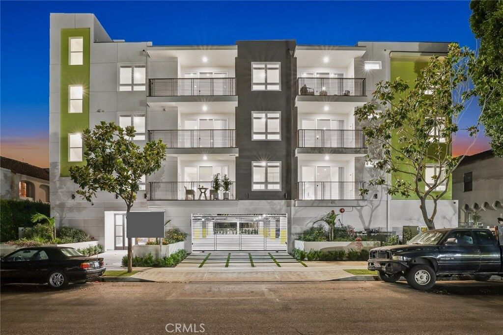 Property Photo:  5820 La Mirada Avenue 202  CA 90038 